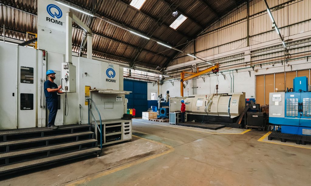 Infraestrutura de tornos e centros de usinagem CNC do Grupo HCI